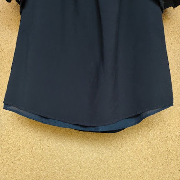 GIBSON + LATIMER Off The Shoulder Eyelet Lace Flutter Sleeve Navy Blouse M - Picture 9 of 14